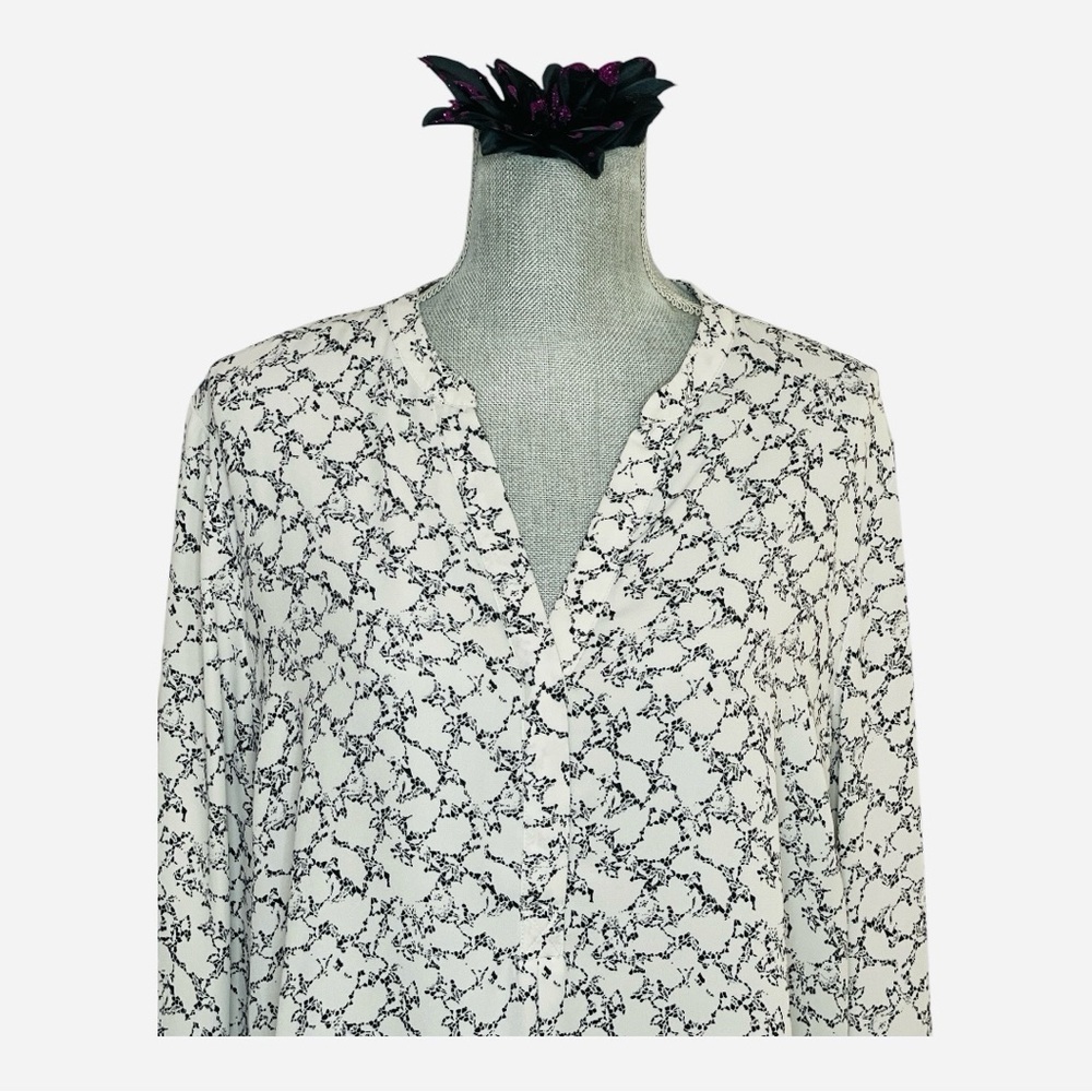 The Limited XXL Black & White Abstract Print V-Neck Blouse Flowy - Picture 6 of 14